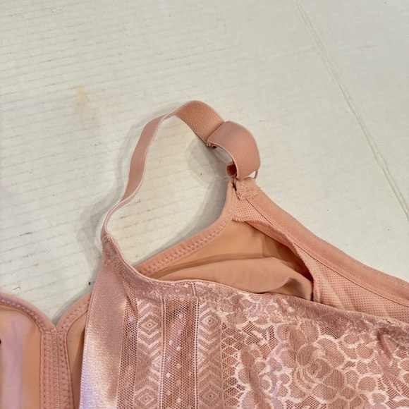 44C Breezies Bra Nude Rose Seamless Wirefree Support - Picture 11 of 16